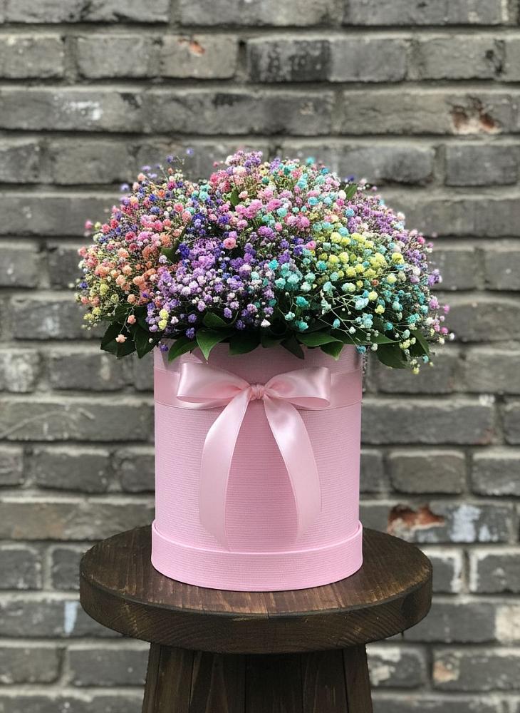 Цветочная композиция из Гипсофила и Розы в шляпной коробке в Токарёвке