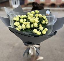 Букет Белые кустовые розы Солинеро в Токарёвке