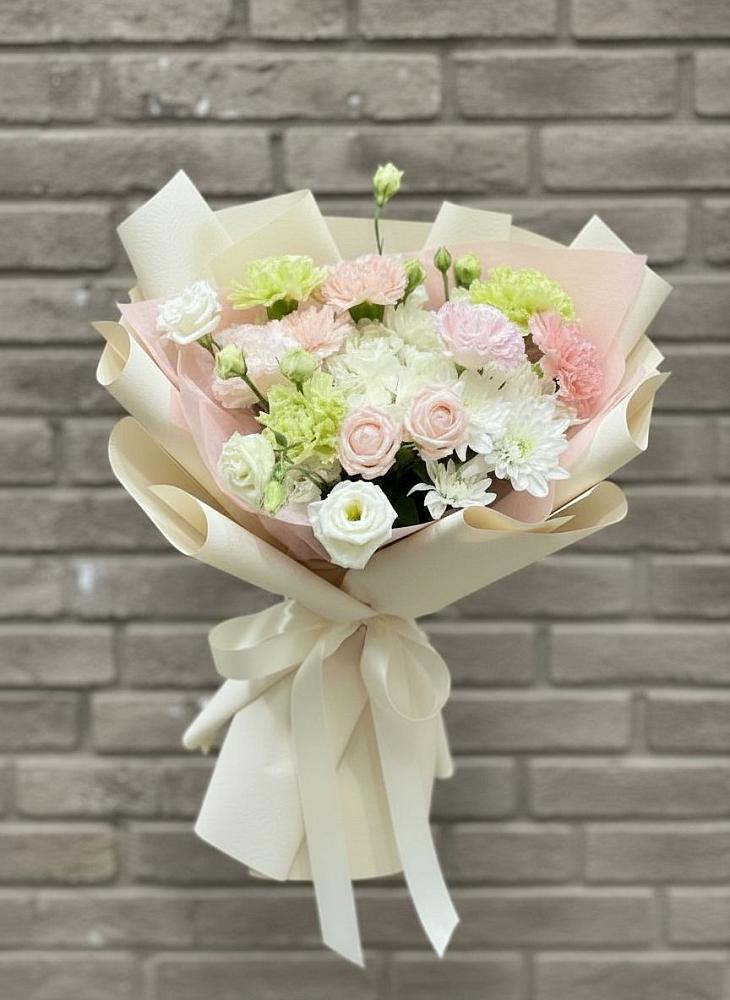 Букет цветов из: Гвоздики, Розы, Лизиантусы и Хризантемы в Токарёвке