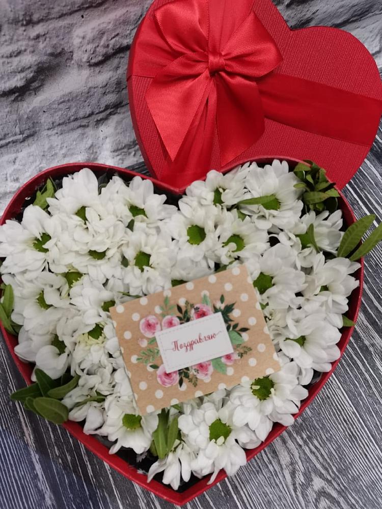 Цветочная композиция из Хризантемы в виде сердца в Токарёвке