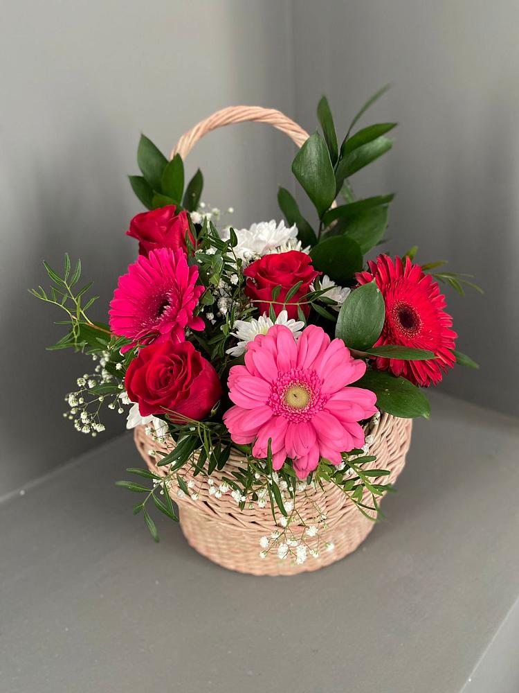 Цветочная композиция из Розы, Хризантемы и Герберы в корзине в Токарёвке