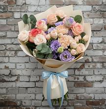 Букет цветов из:  Розы, Лизиантусы и Гвоздики в Токарёвке