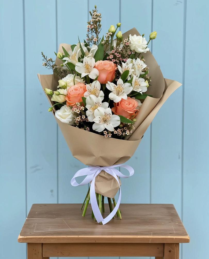 Букет цветов из: Альстромерии, Лизиантусы, Розы и Хризантемы в Токарёвке