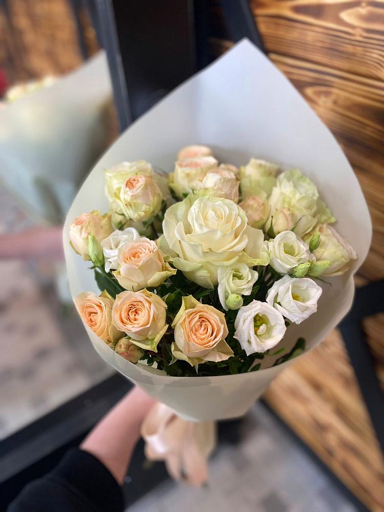 Букет цветов из: Розы и Лизиантусы в Токарёвке